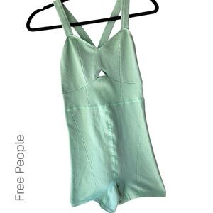 FREE PEOPLE MOVEMENT | NWOT RUN FREE RUNSIE SAGE BRUSH GREEN | XS/SM